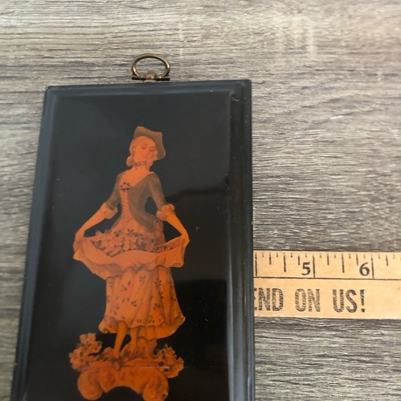 Vtg Black and Gold Decorative Plaque Wall Decor - Picture 9 of 12